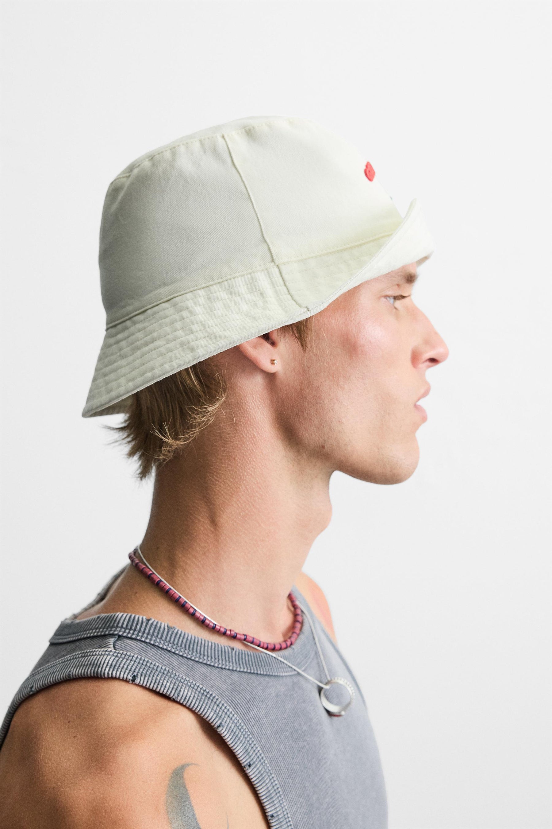CONTRAST EMBROIDERY BUCKET HAT - Image 4