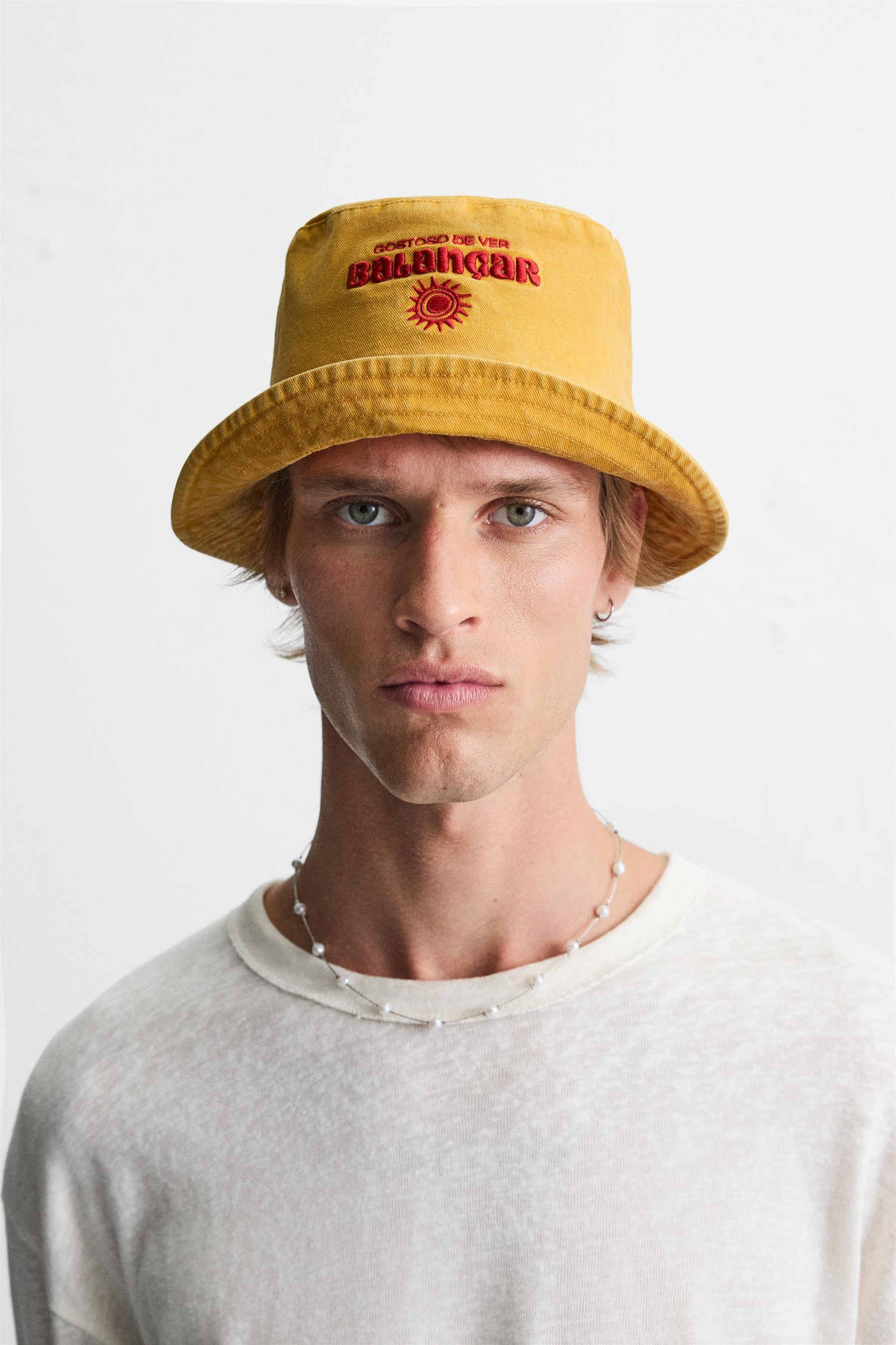 CONTRAST EMBROIDERY BUCKET HAT - Image 1