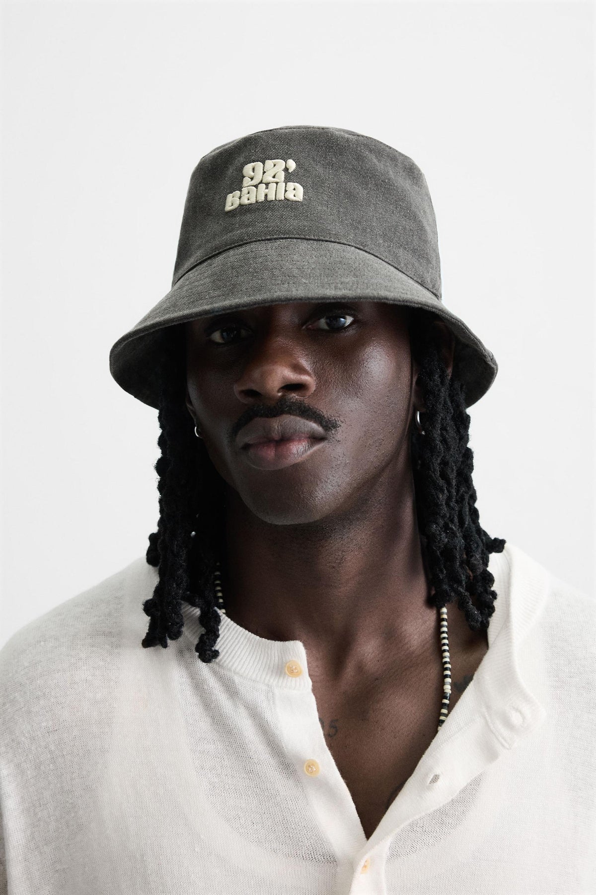 CONTRAST EMBROIDERY BUCKET HAT - Image 1