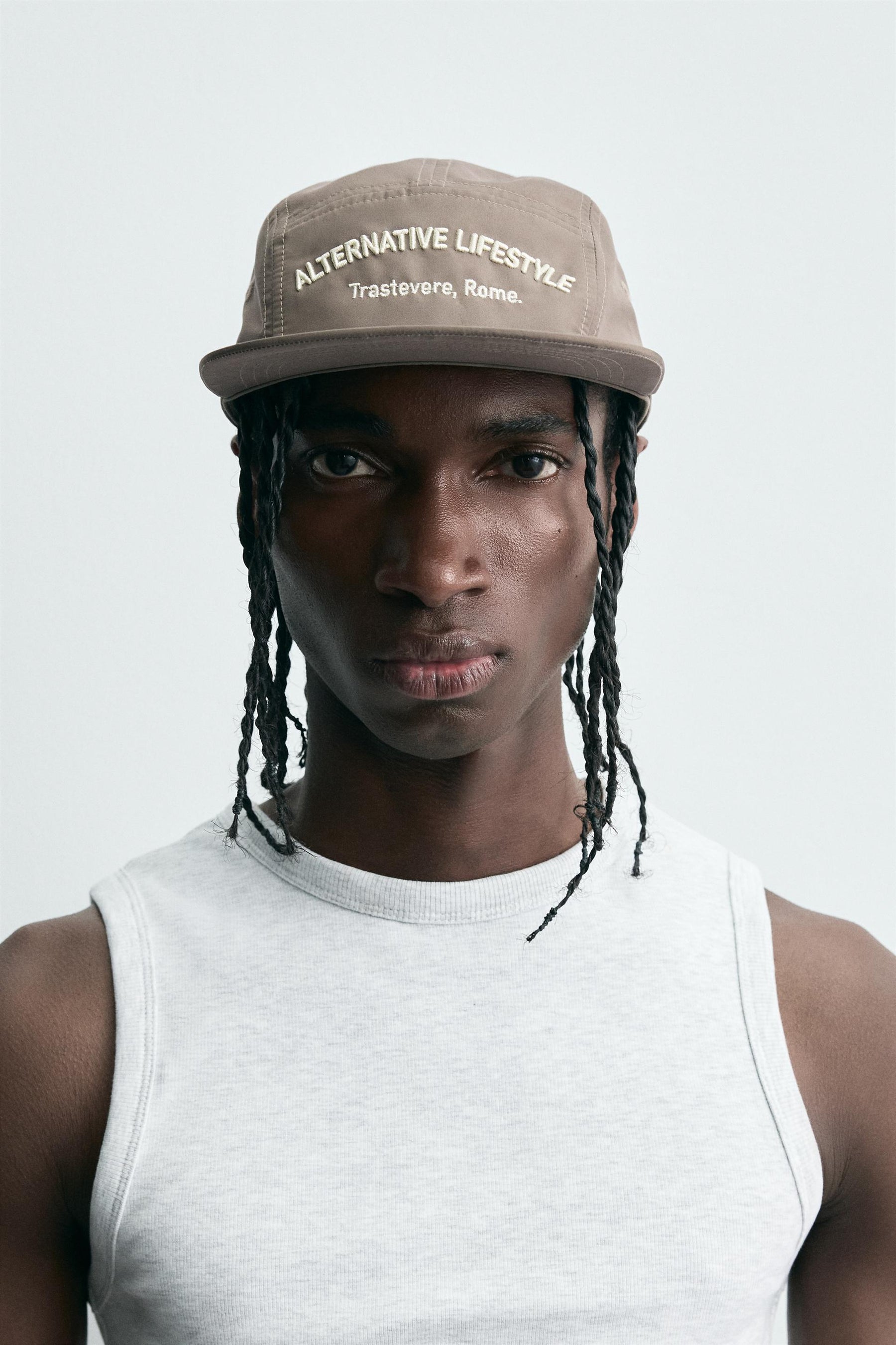 EMBROIDERED FLAT PEAK CAP - Image 1