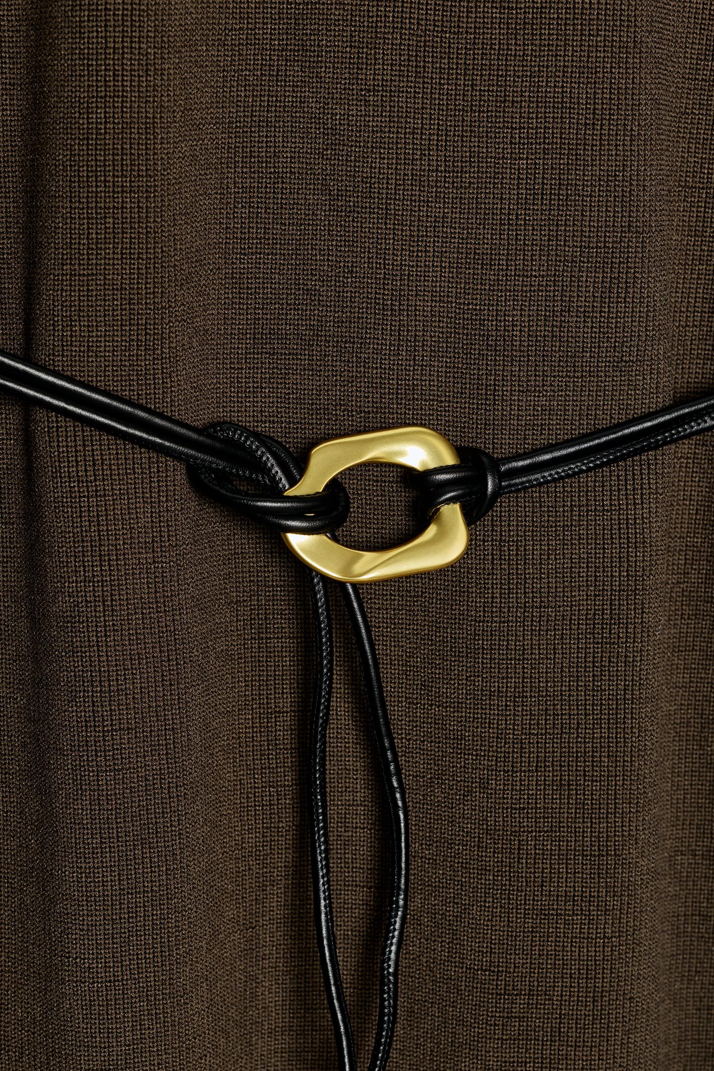 Strickkleid mit Gürtel 