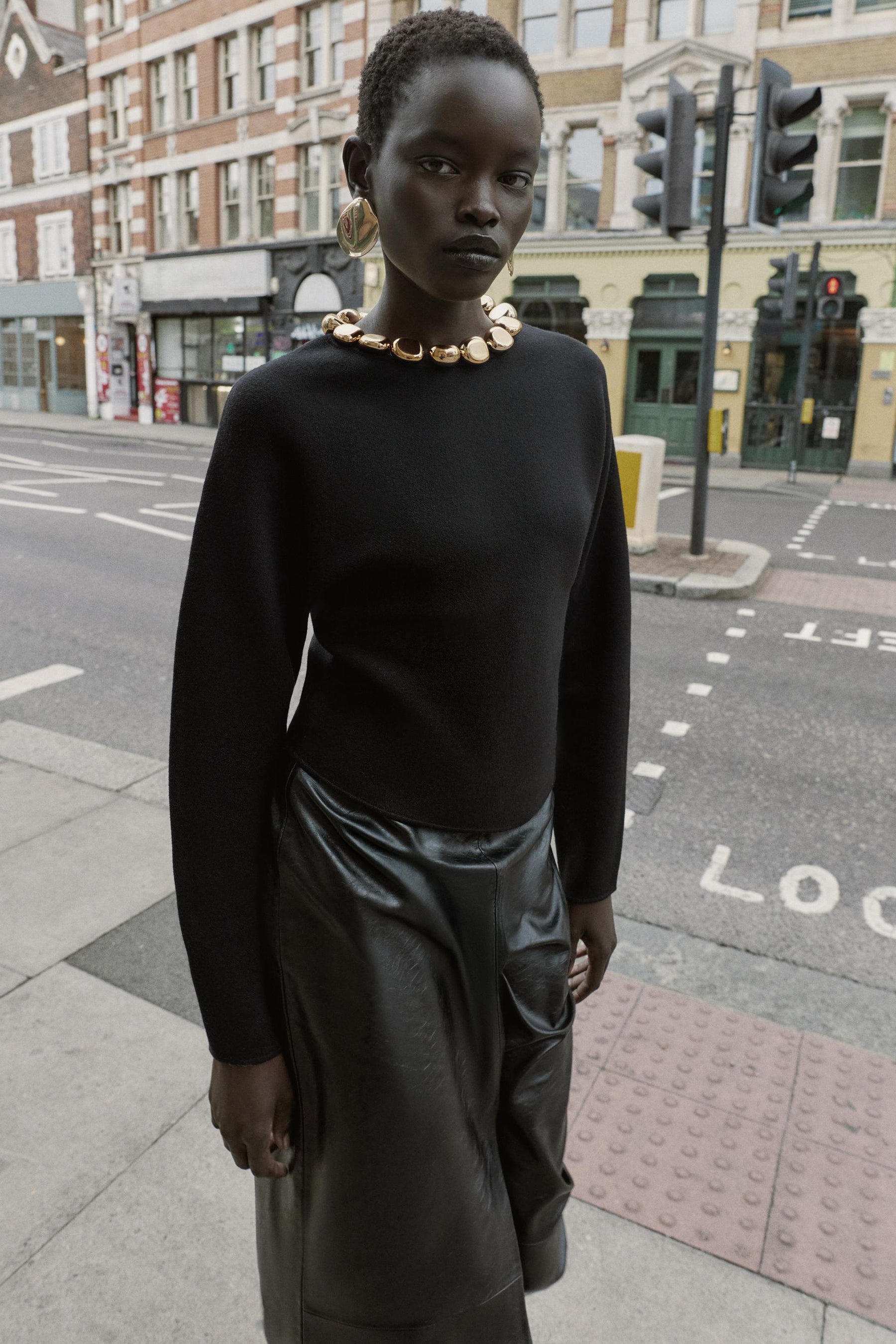 Strickpullover mit Perlenkragen