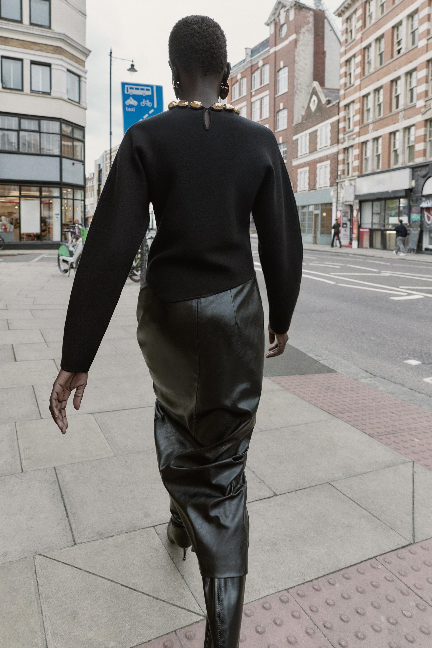 Strickpullover mit Perlenkragen