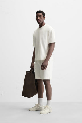 TEXTURED JOGGER BERMUDA SHORTS - Image 4