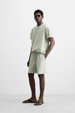 TEXTURED JOGGER BERMUDA SHORTS - Image 4