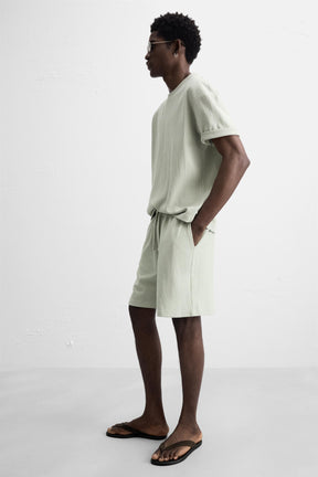 TEXTURED JOGGER BERMUDA SHORTS - Image 6