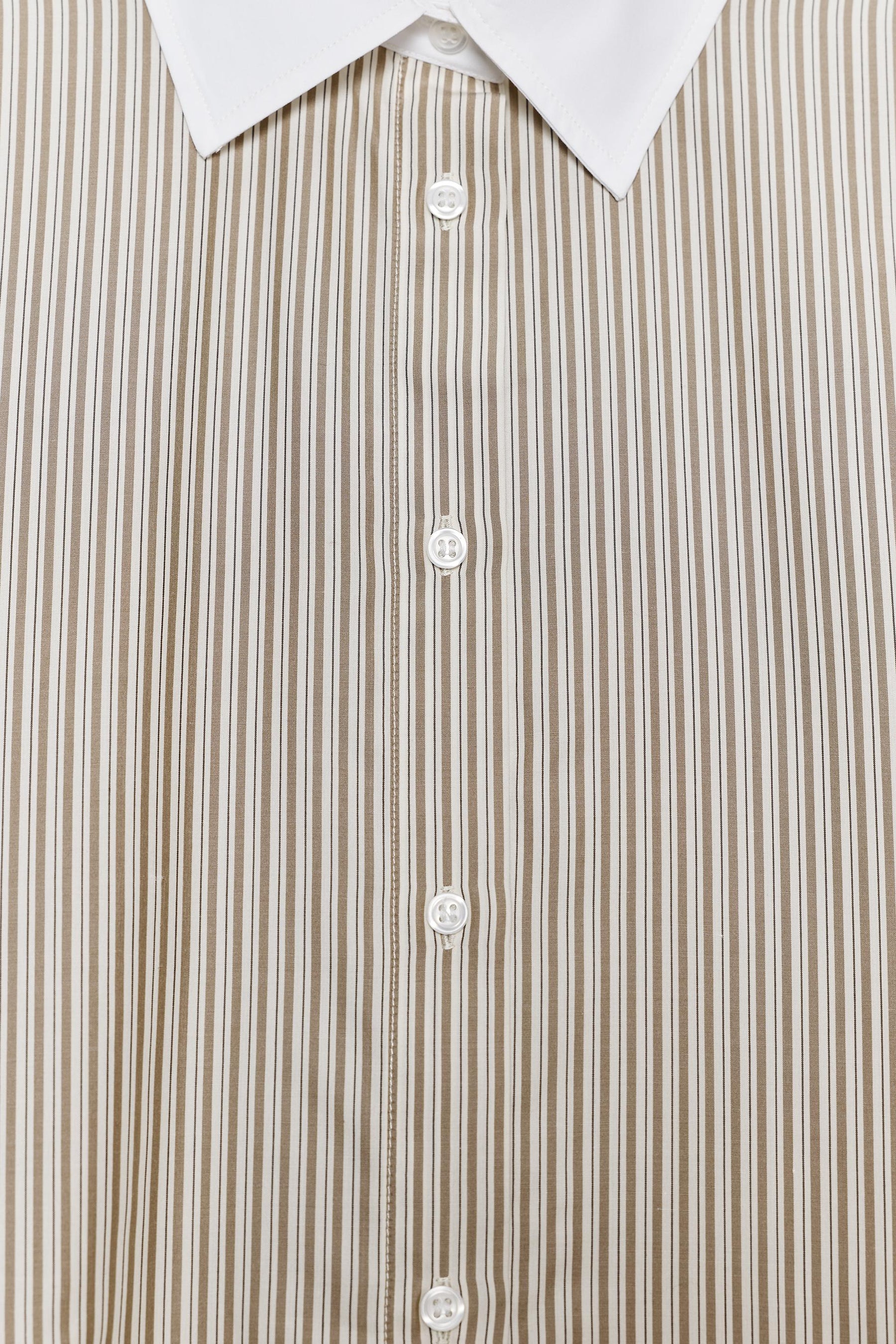 Hemd mit Kontraststreifen