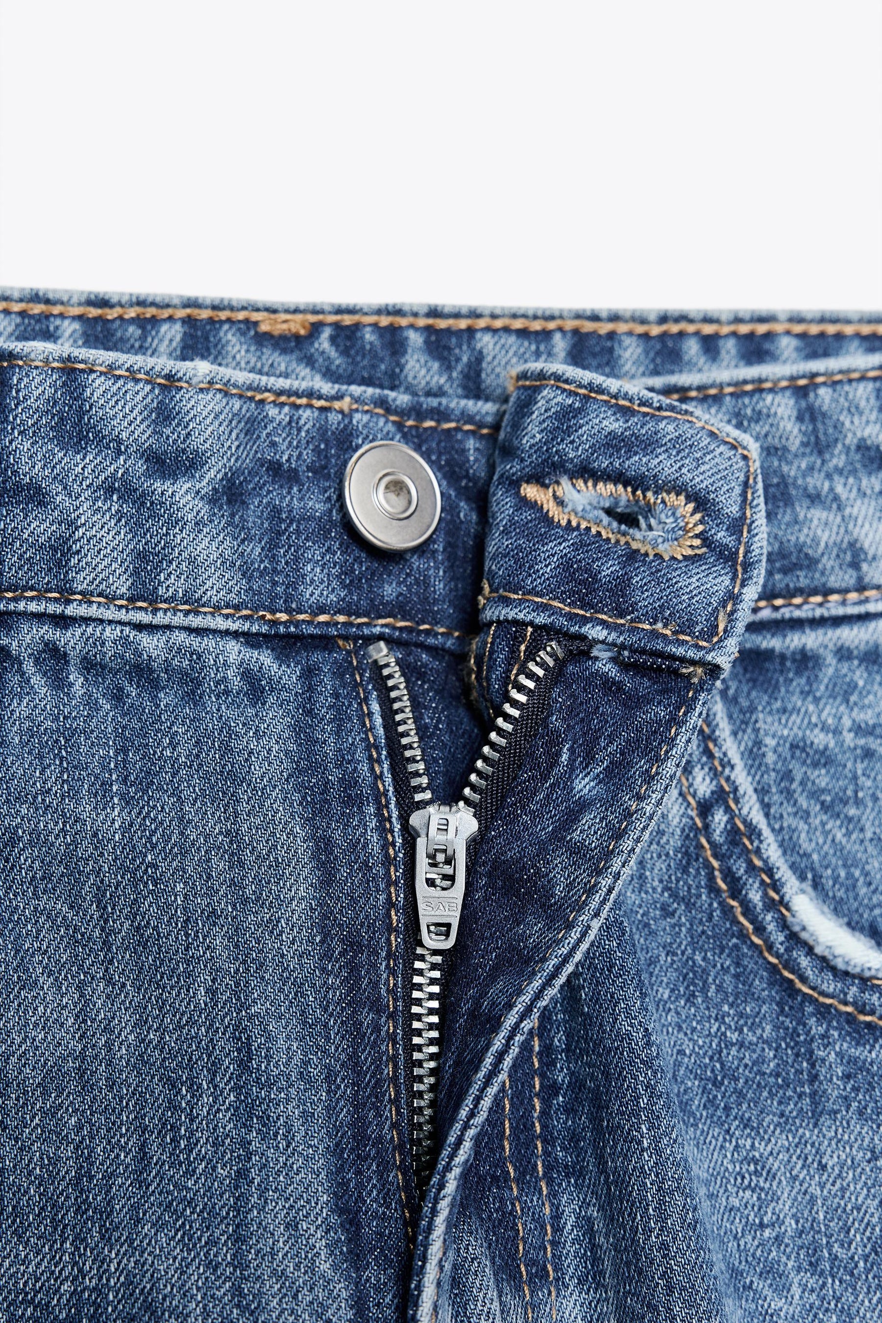 Weitbeinige Jeans mit mittelhohem Bund