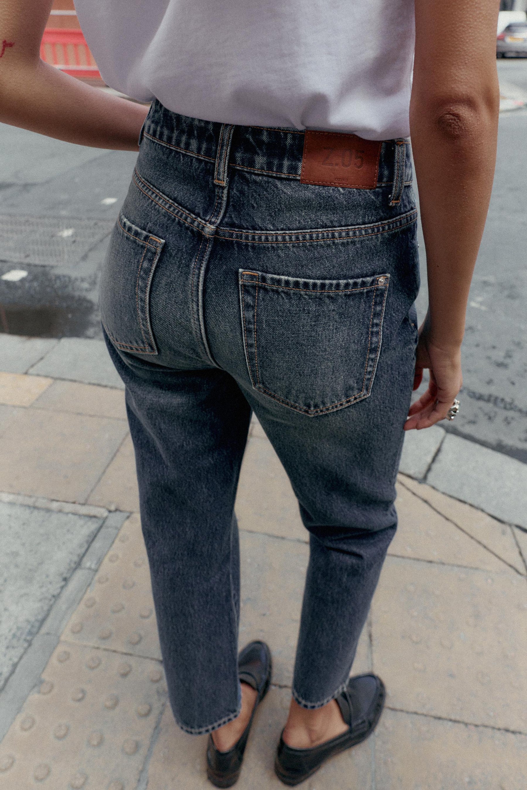 Mom-Jeans mit hohem Bund