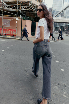 Mom-Jeans mit hohem Bund