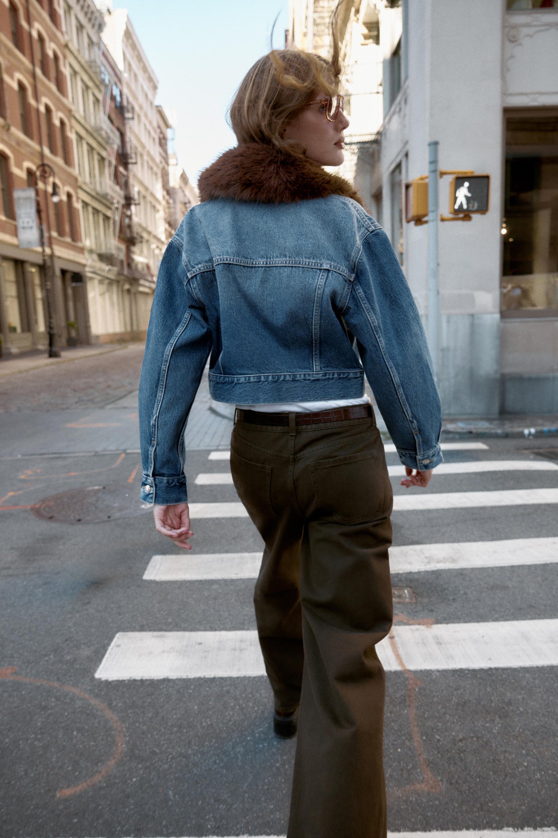 Z1975 FAUX FUR COLLAR SHORT DENIM JACKET - Image 6