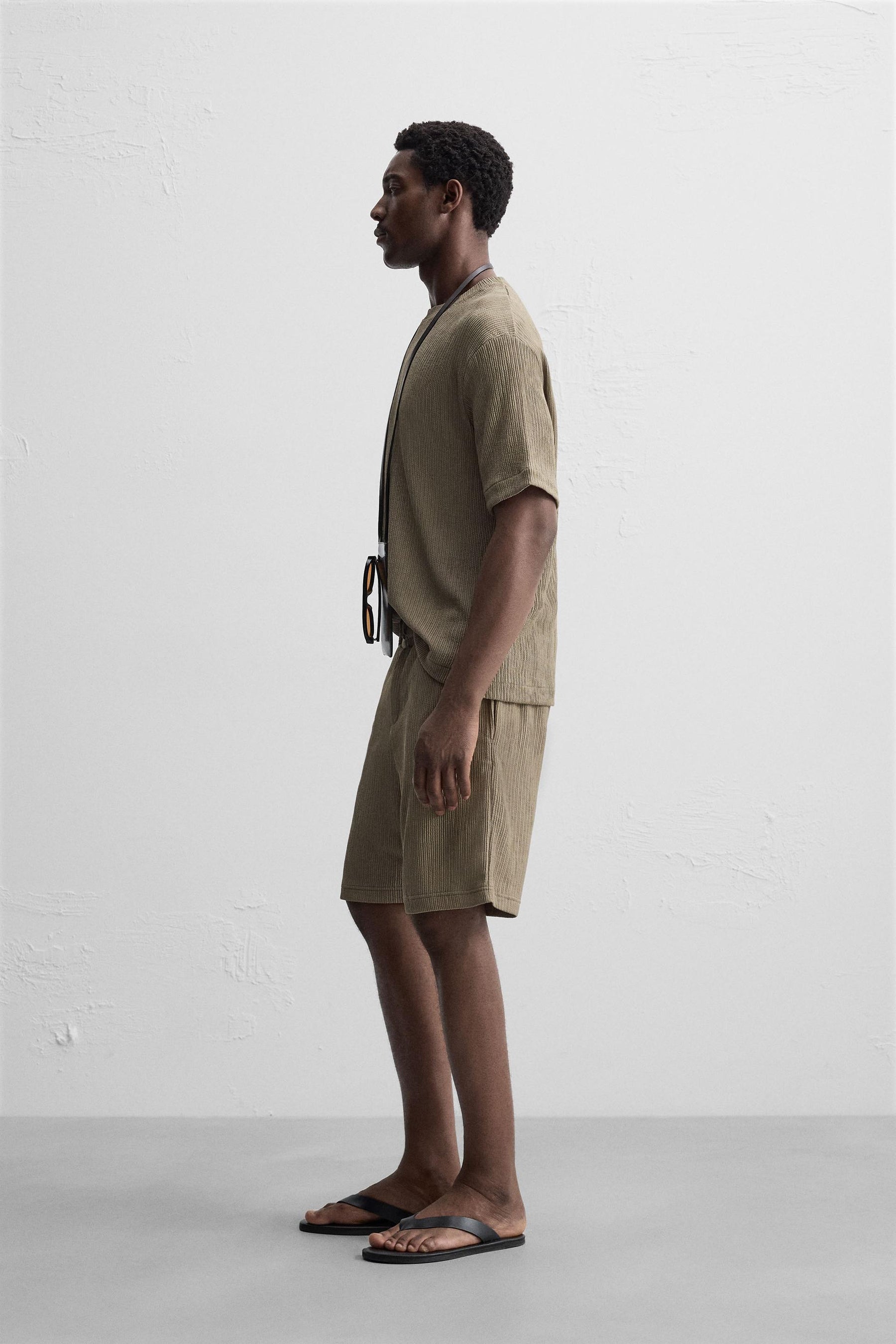 IRREGULAR TEXTURE T-SHIRT - Image 4