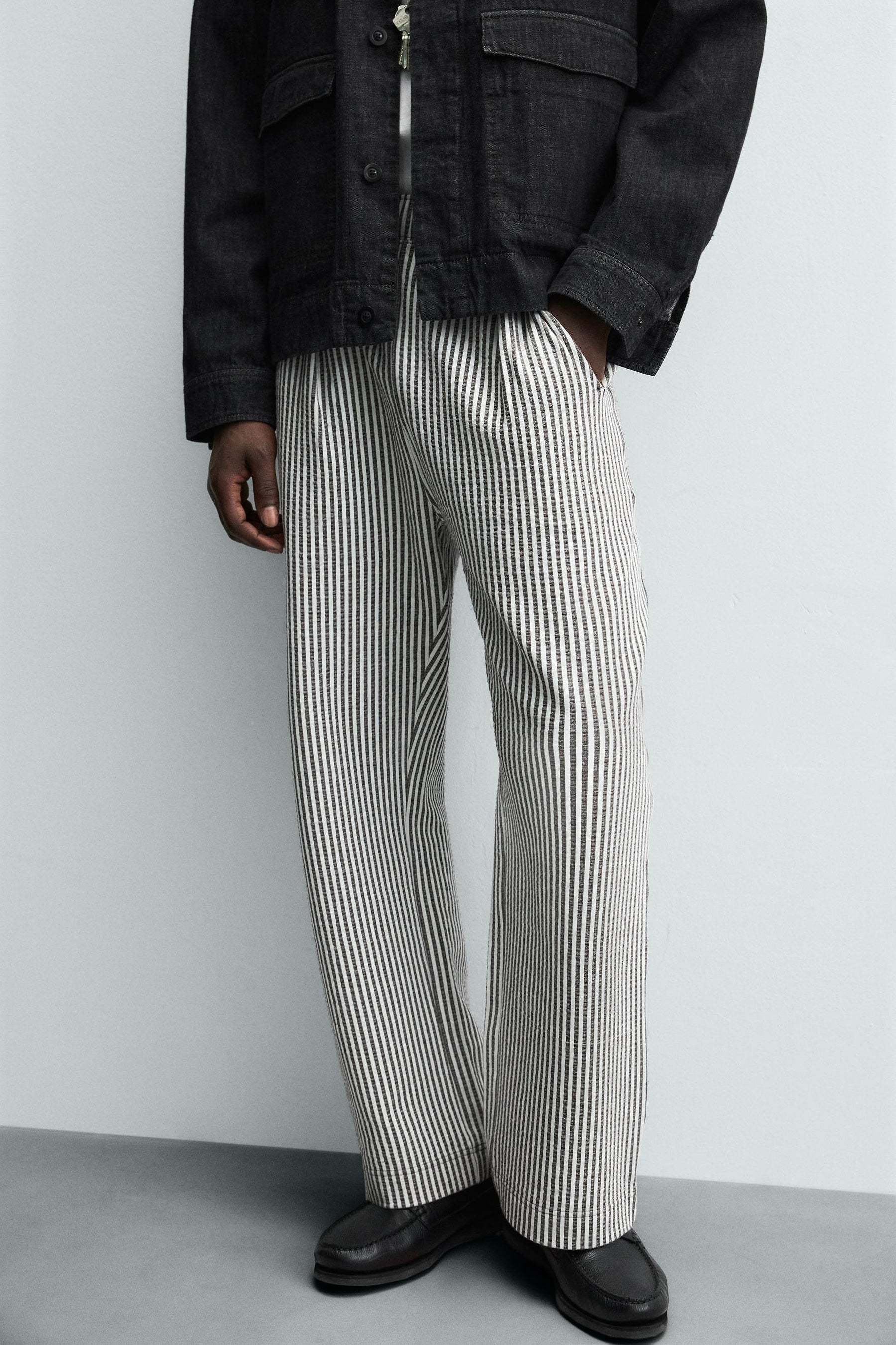 COMFORT STRIPED SEERSUCKER TROUSERS - Image 5