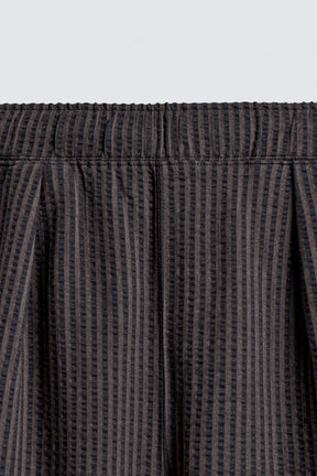COMFORT STRIPED SEERSUCKER TROUSERS - Image 9