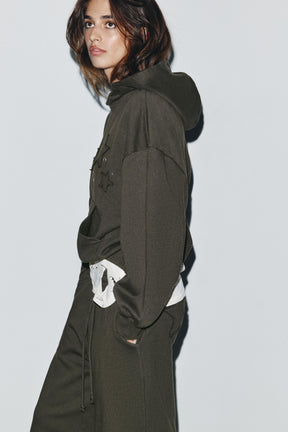 GEWASCHENES NIETEN-SWEATSHIRT