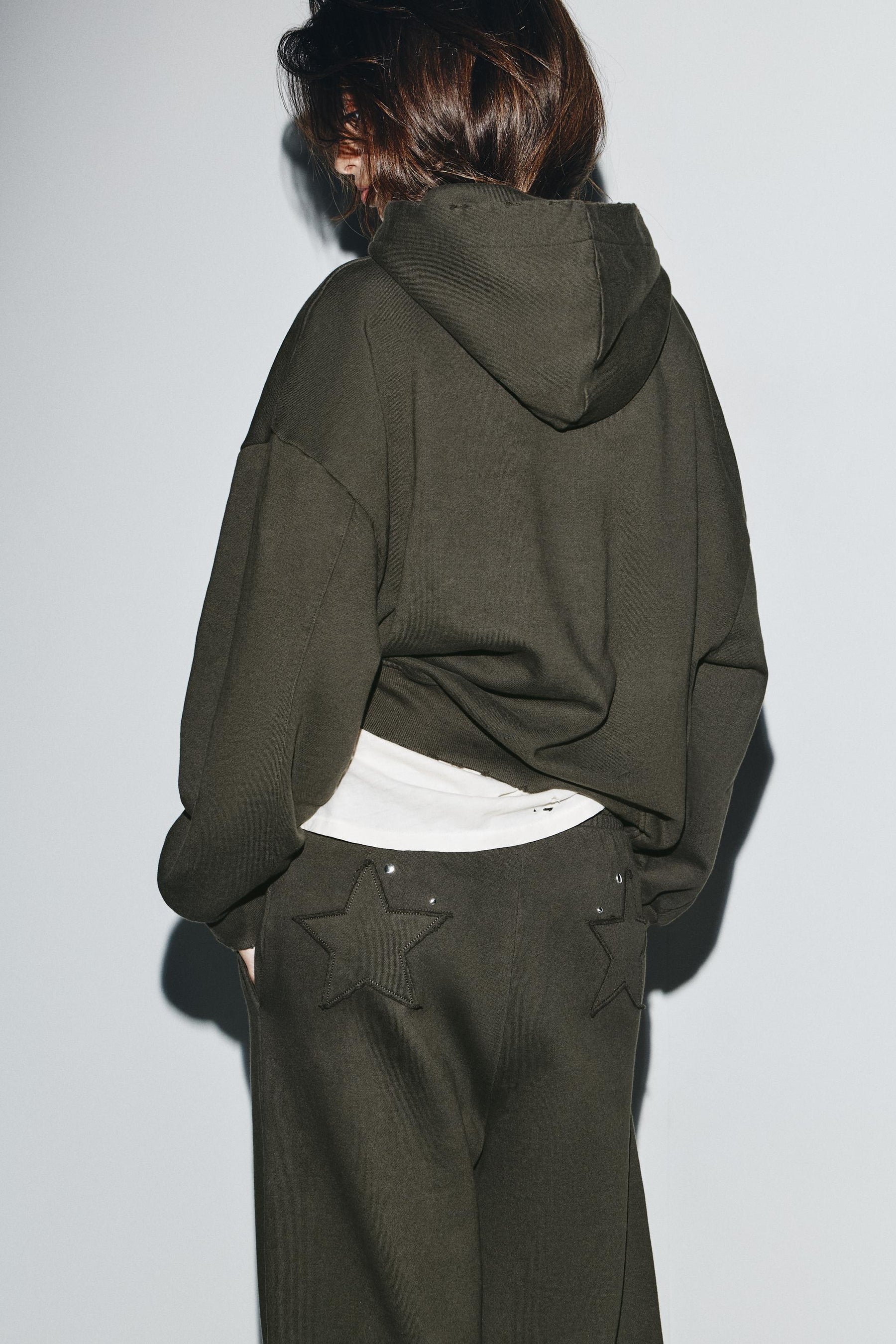 GEWASCHENES NIETEN-SWEATSHIRT