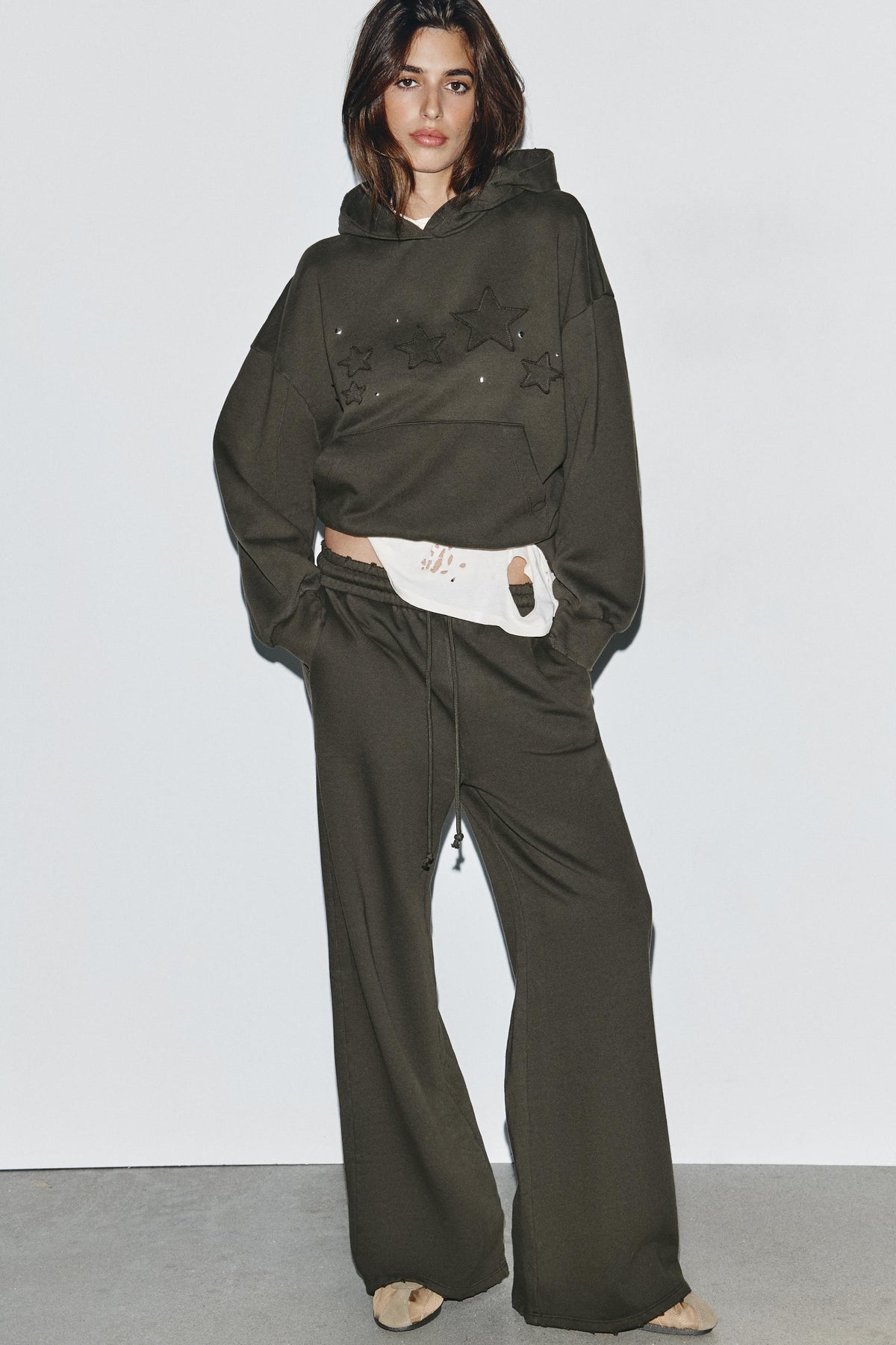 GEWASCHENES NIETEN-SWEATSHIRT