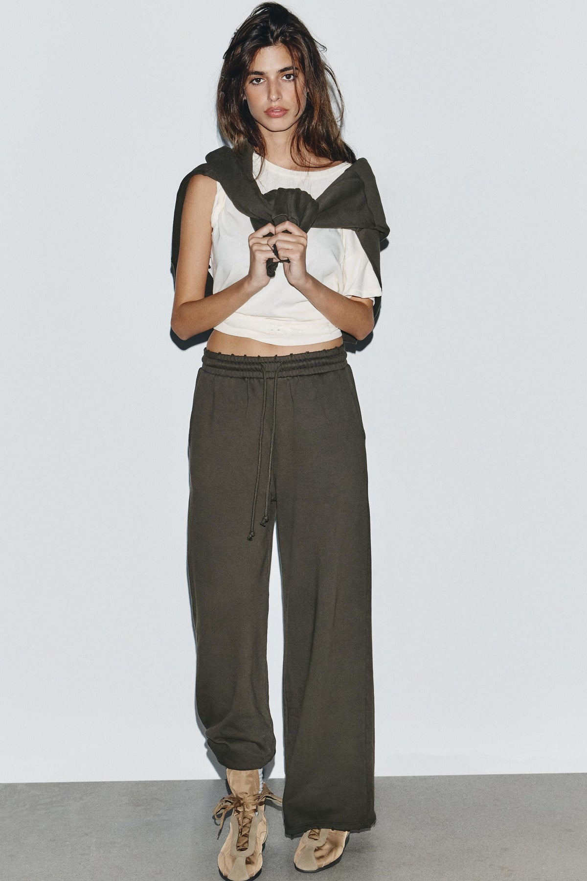 GEWASCHENE NIETENHOSE