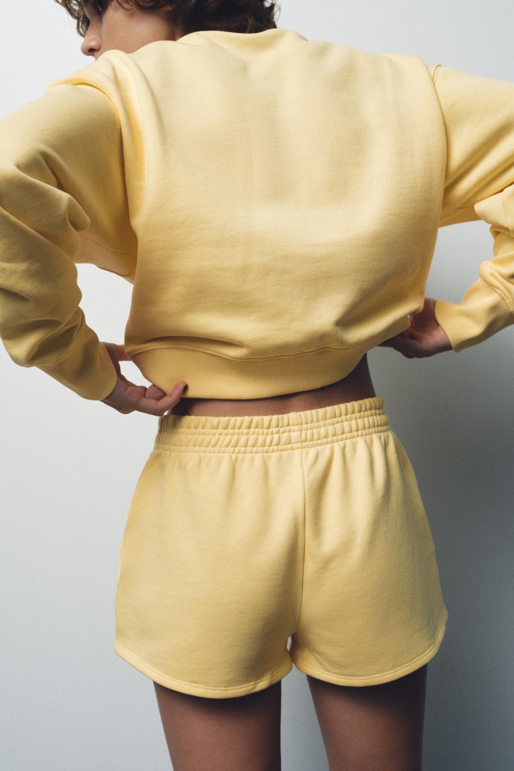 Besticktes Plüsch-Sweatshirt