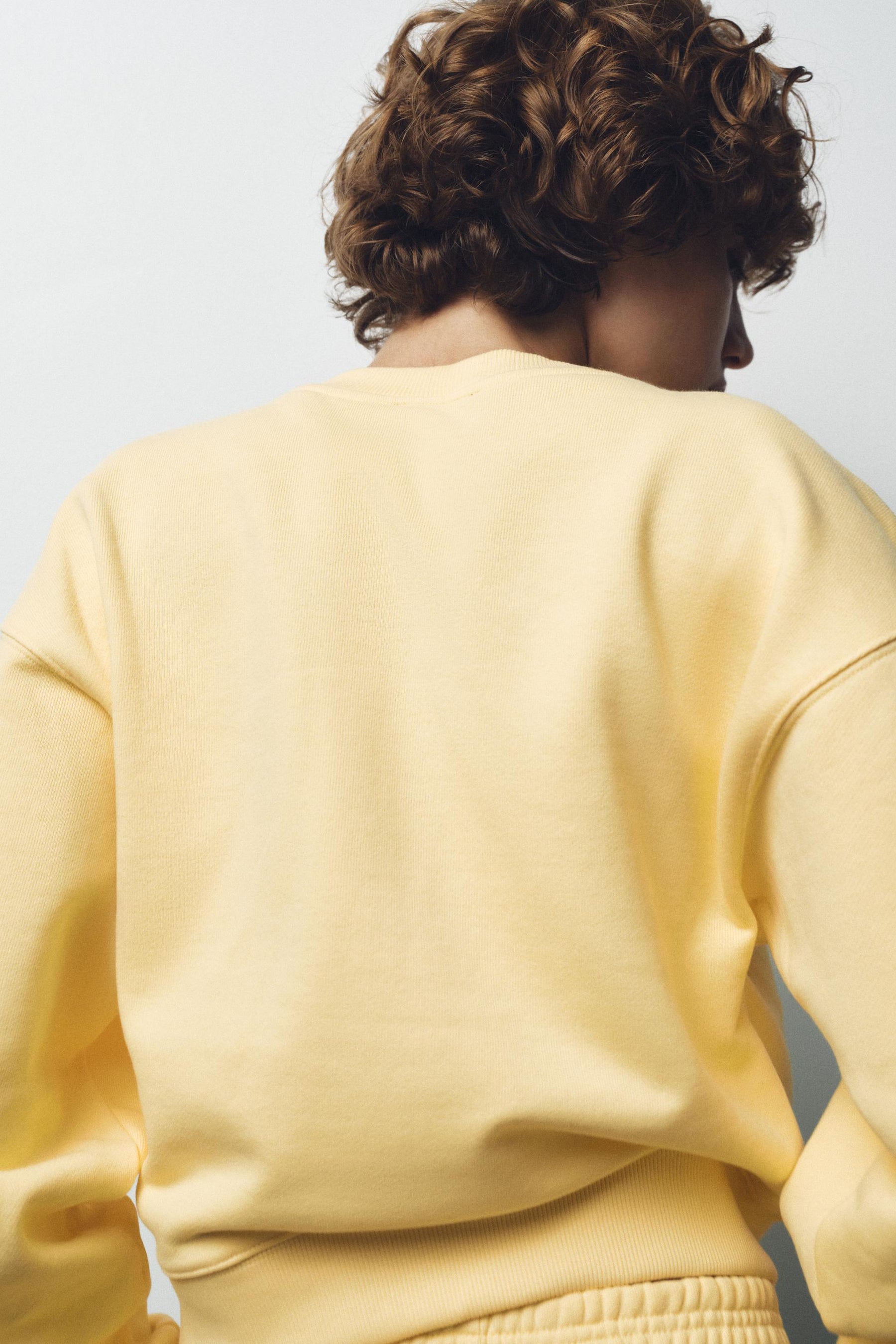 Besticktes Plüsch-Sweatshirt