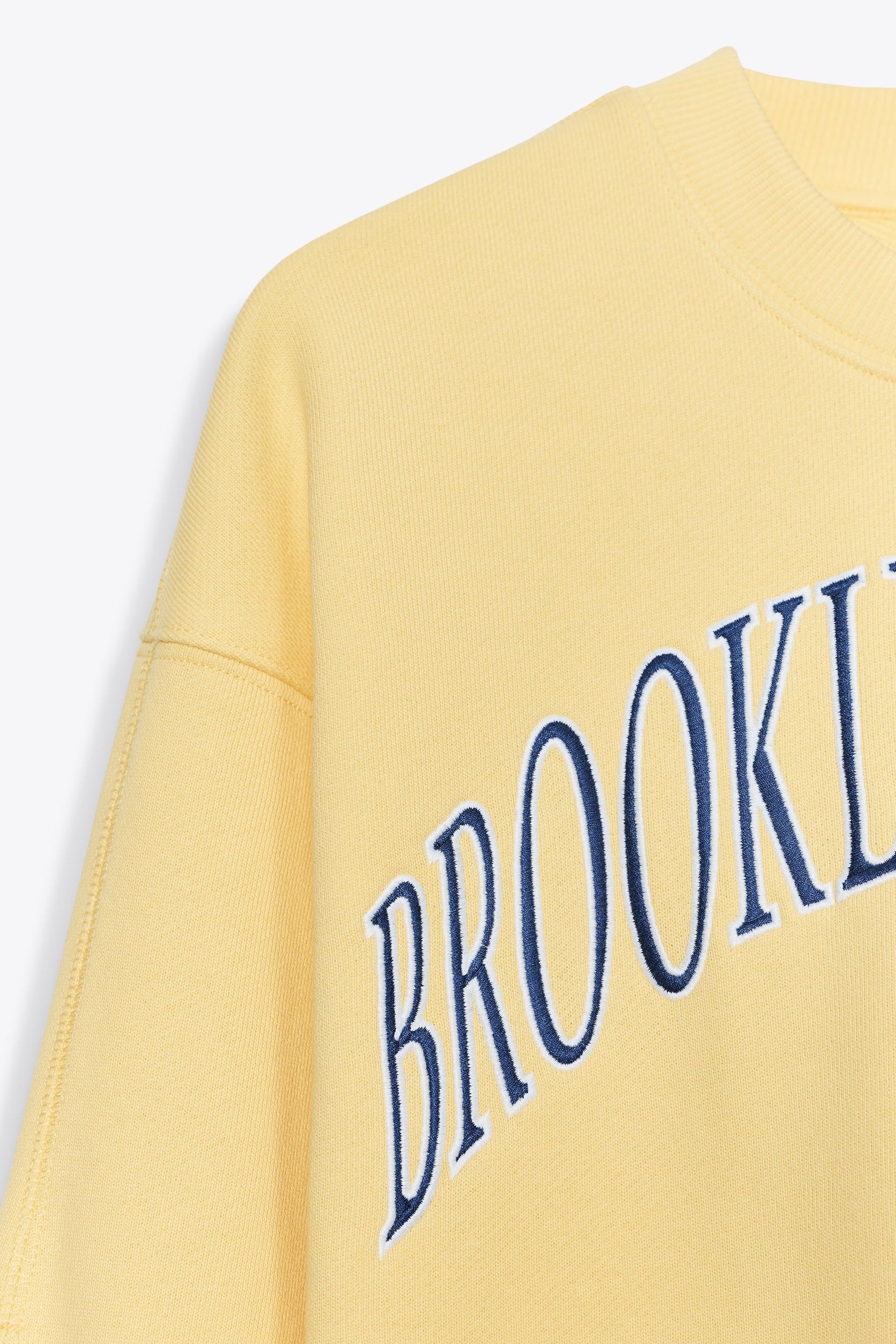 Besticktes Plüsch-Sweatshirt