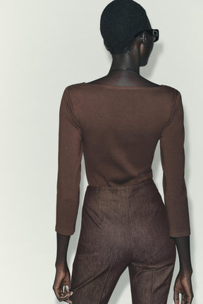 Hemd mit U-Boot-Ausschnitt