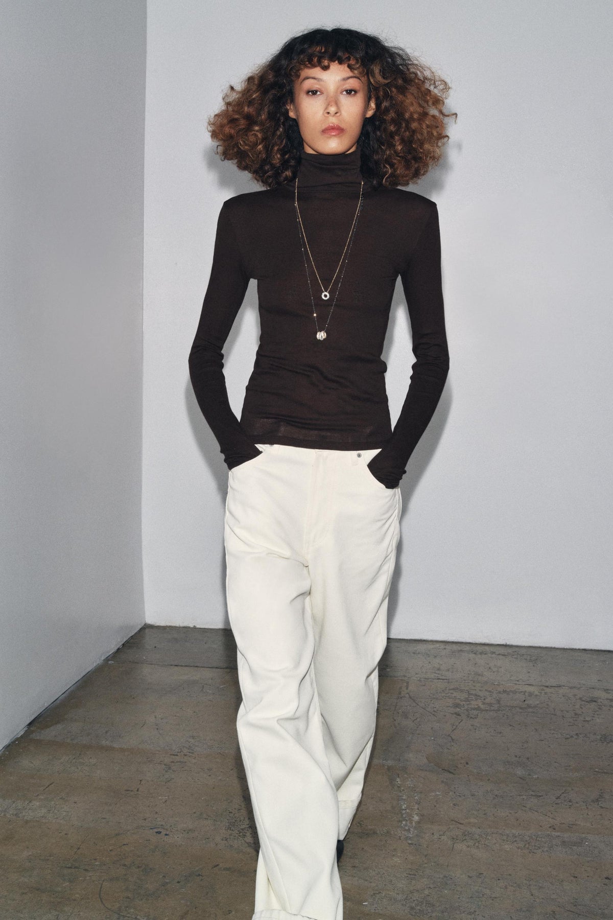 Schmal geschnittener hoher Kragen