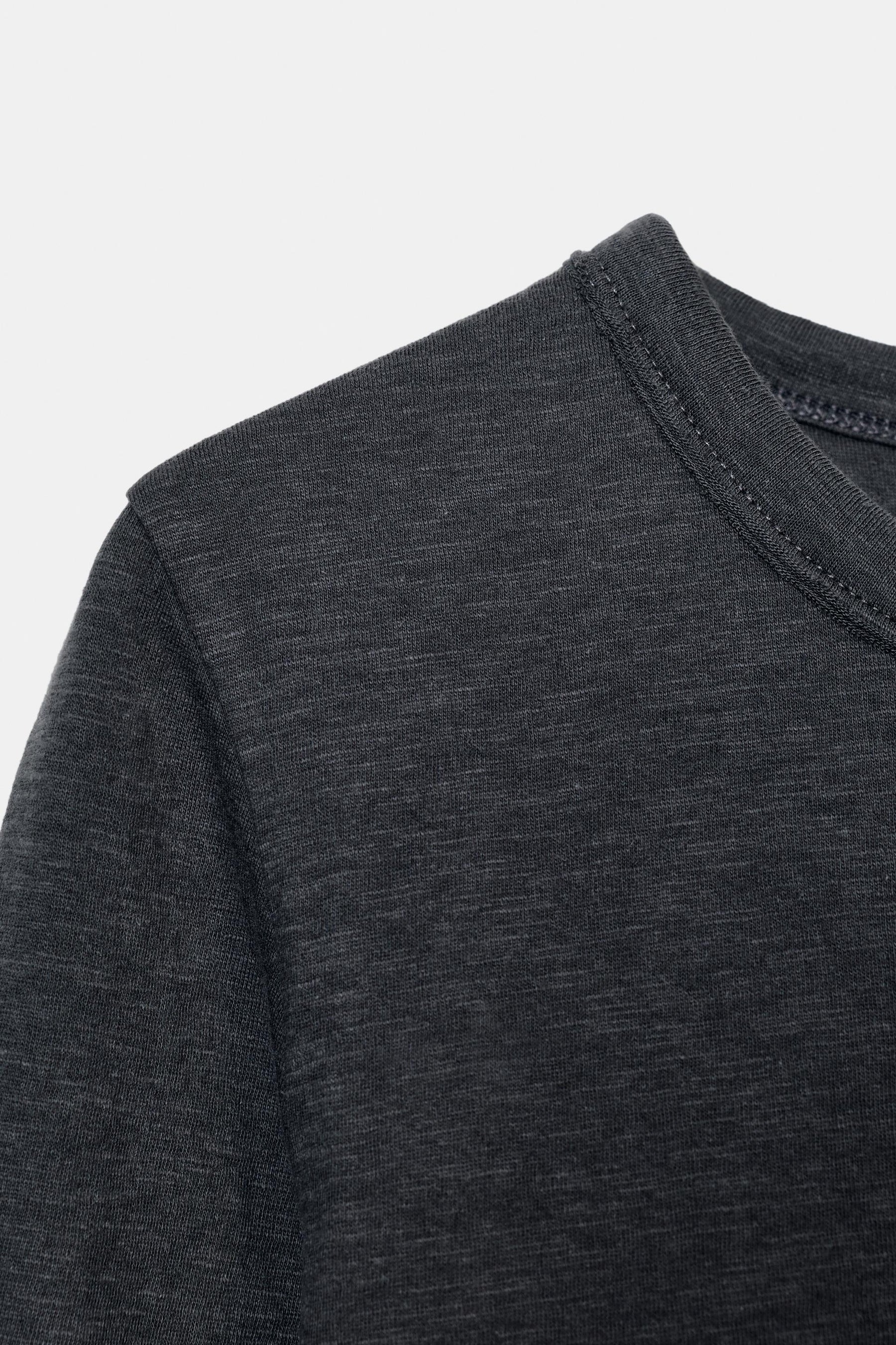 Rustikales Baumwoll-T-Shirt