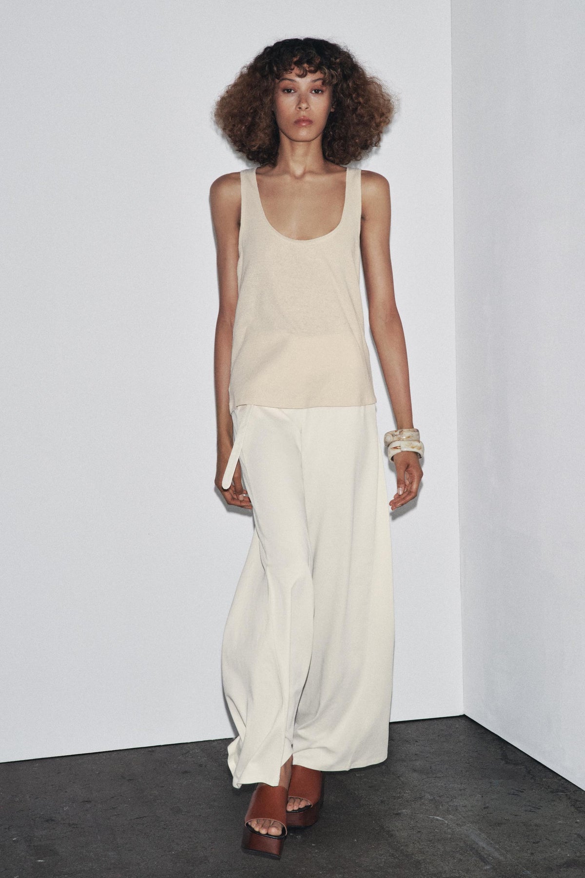 Trägertop aus Leinen-Baumwoll-Mischgewebe.