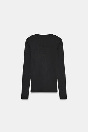 Geripptes T-Shirt mit Knopfleiste