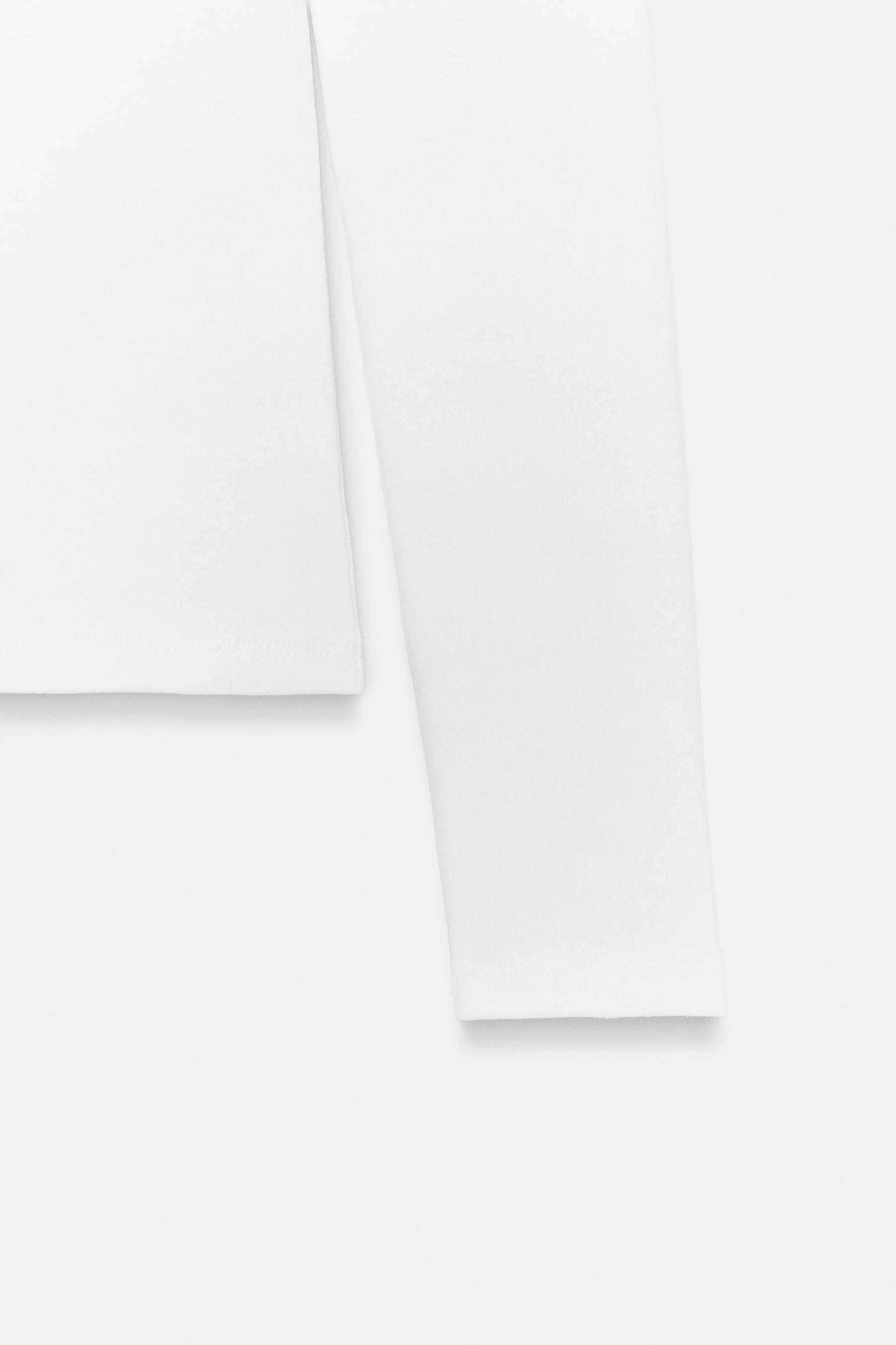 Baumwoll-T-Shirt mit V-Ausschnitt