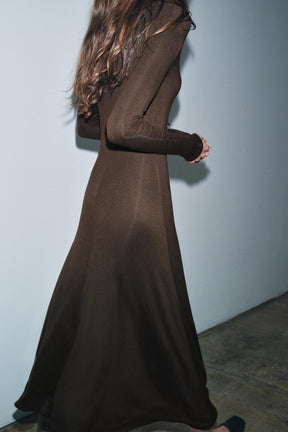 Kleid mit V-Ausschnitt