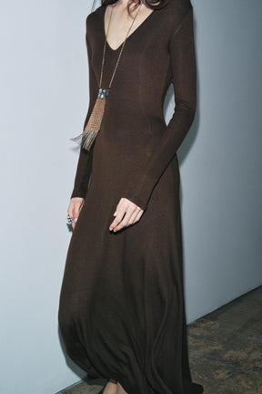 Kleid mit V-Ausschnitt