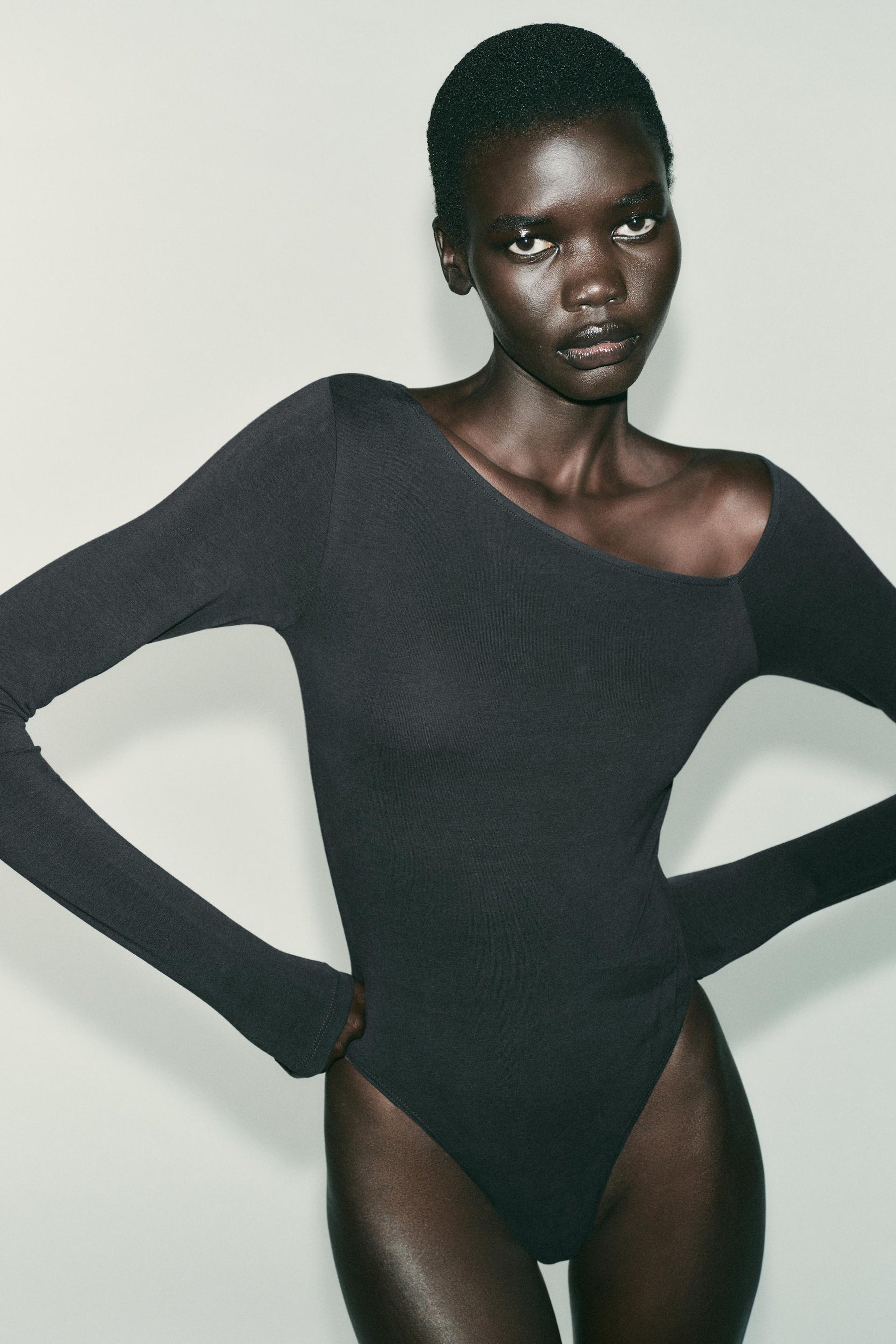 ASYMMETRISCHER LANGARM-Body