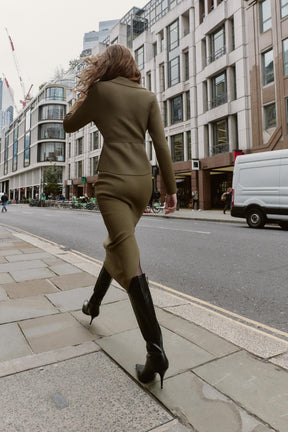 Wollstrickjacke mit Gürtel