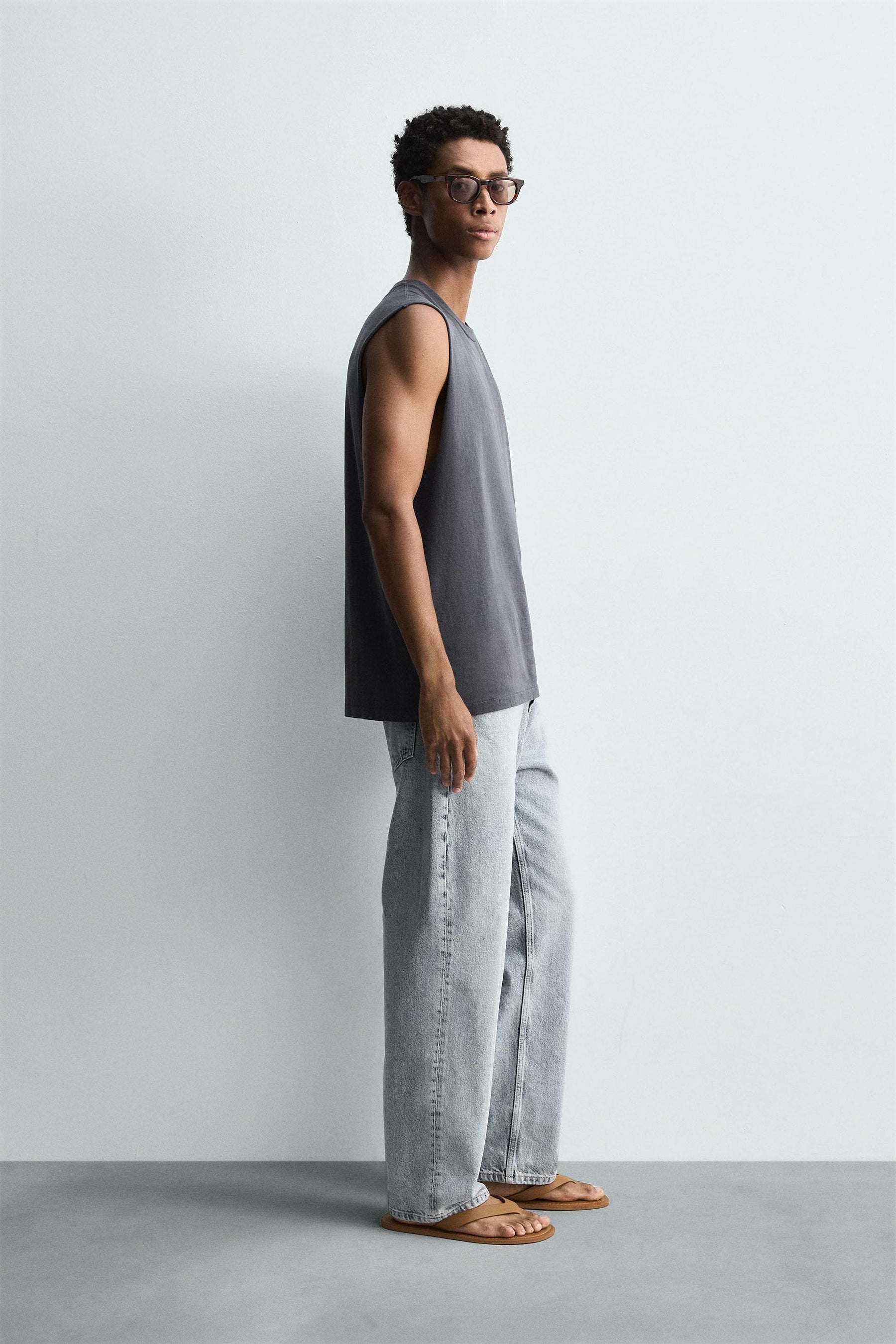 LIGHTWEIGHT TANK T-SHIRT - Image 4