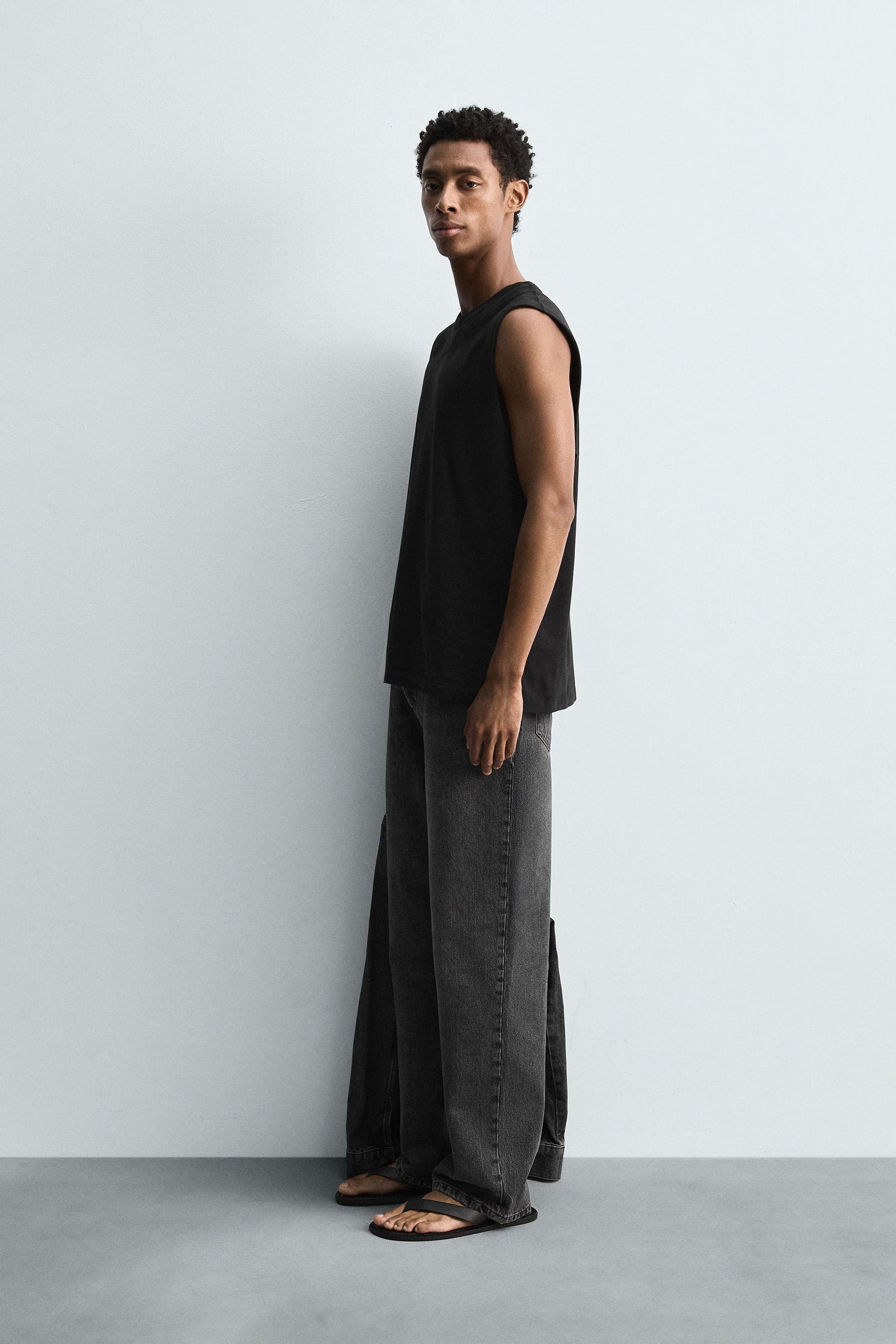 LIGHTWEIGHT TANK T-SHIRT - Image 4