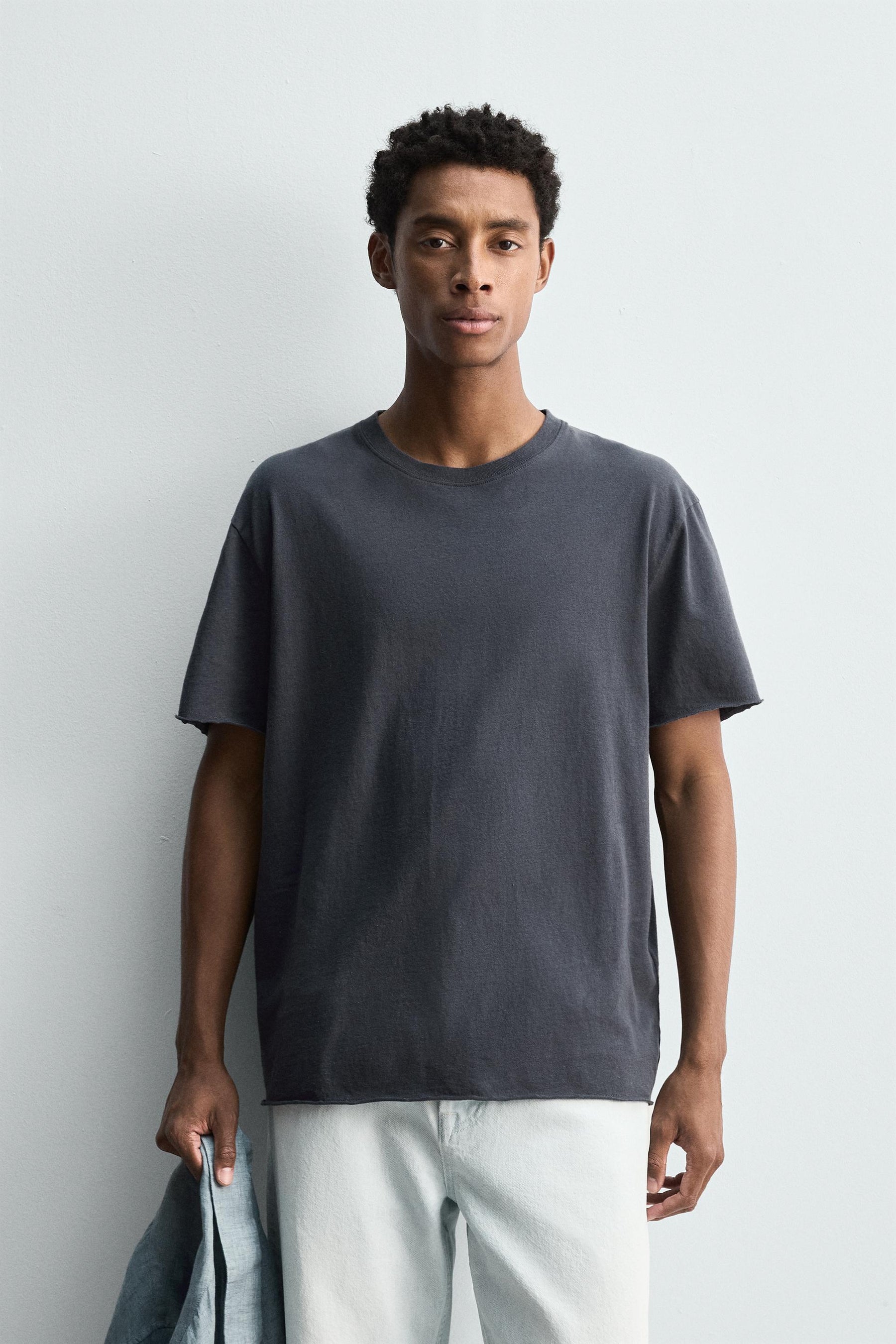 LIGHTWEIGHT IRREGULAR TRIM T-SHIRT - Image 2