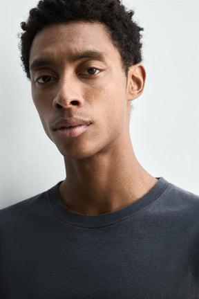 LIGHTWEIGHT IRREGULAR TRIM T-SHIRT - Image 6