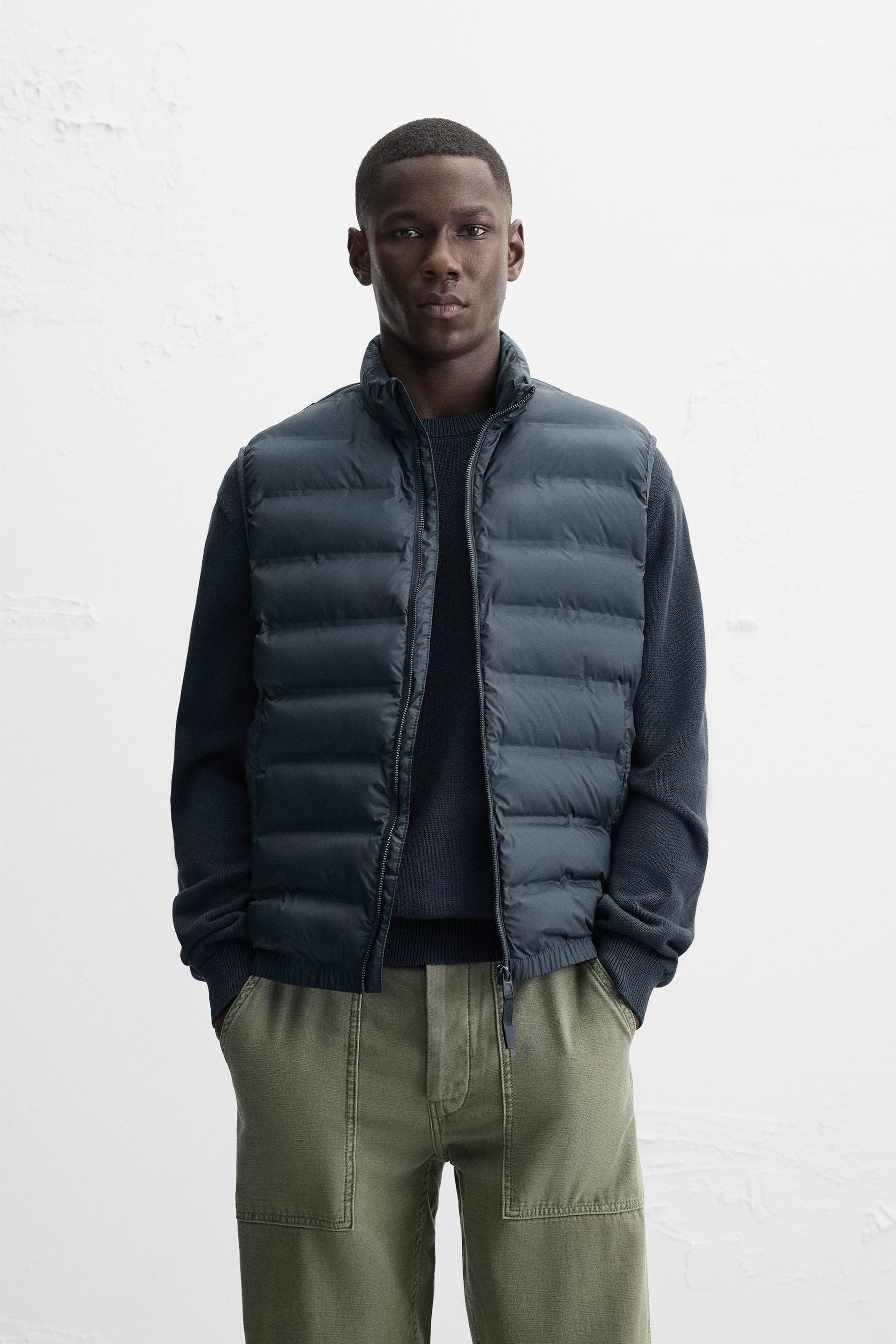 LIGHTWEIGHT WATER-REPELLENT PUFFER GILET - Image 2