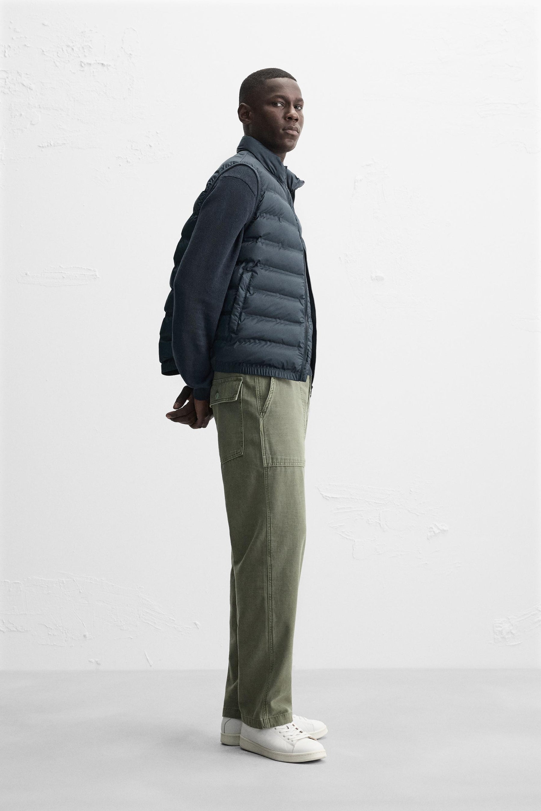 LIGHTWEIGHT WATER-REPELLENT PUFFER GILET - Image 4