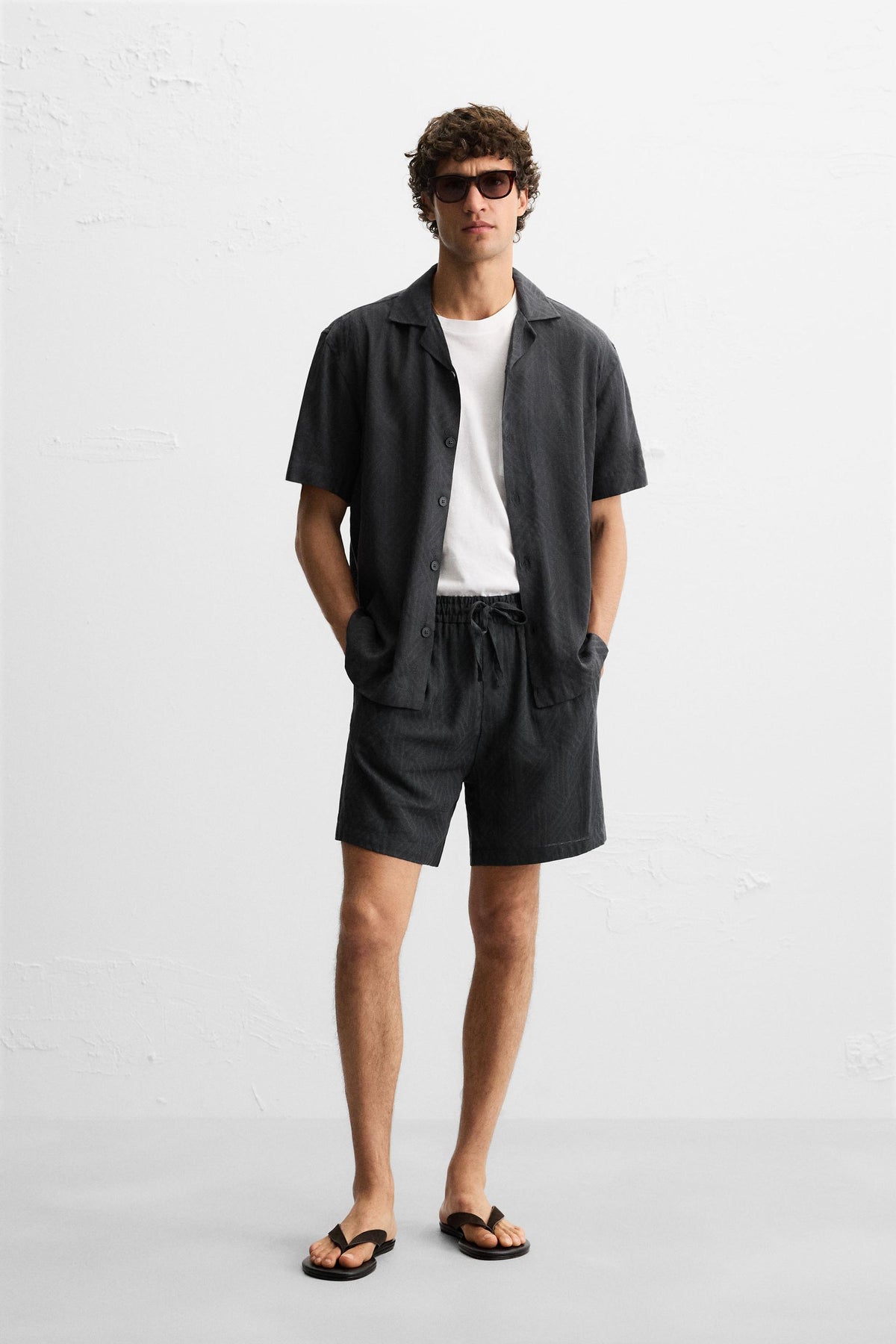 GEOMETRIC JACQUARD BERMUDA SHORTS - Image 1