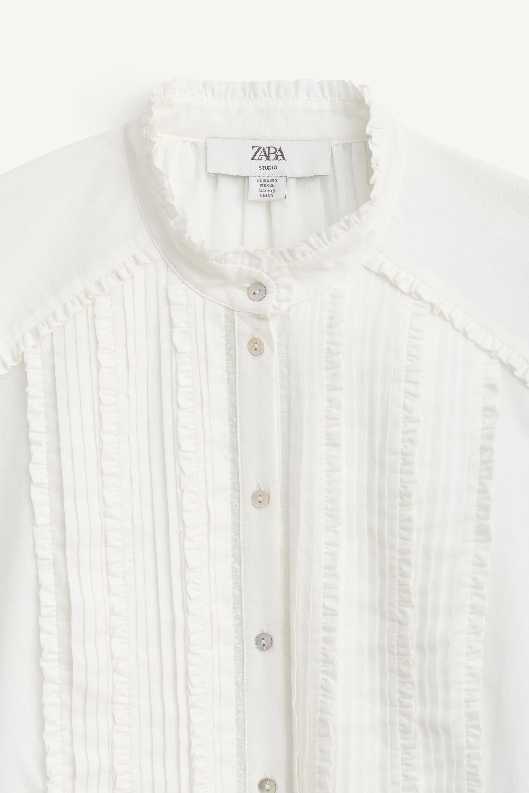 Plissiertes Hemd in limitierter Auflage