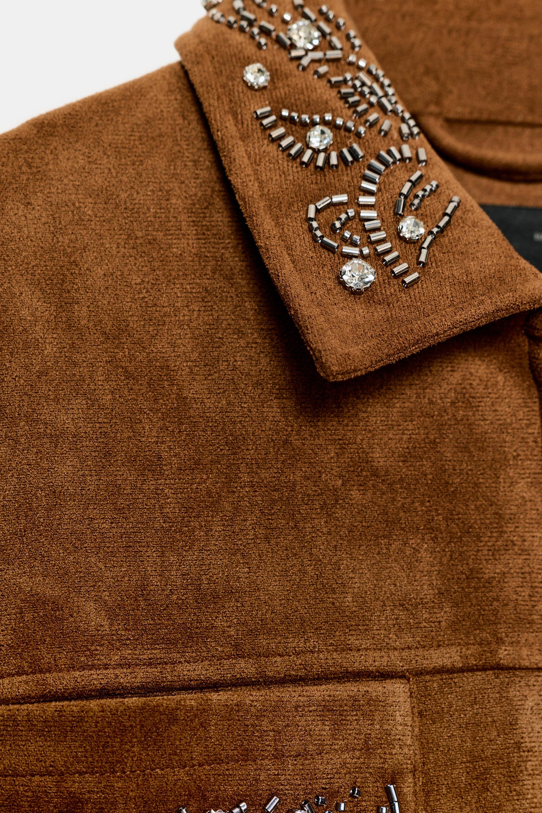 Nietenbesetzte Wildlederimitat-Jacke