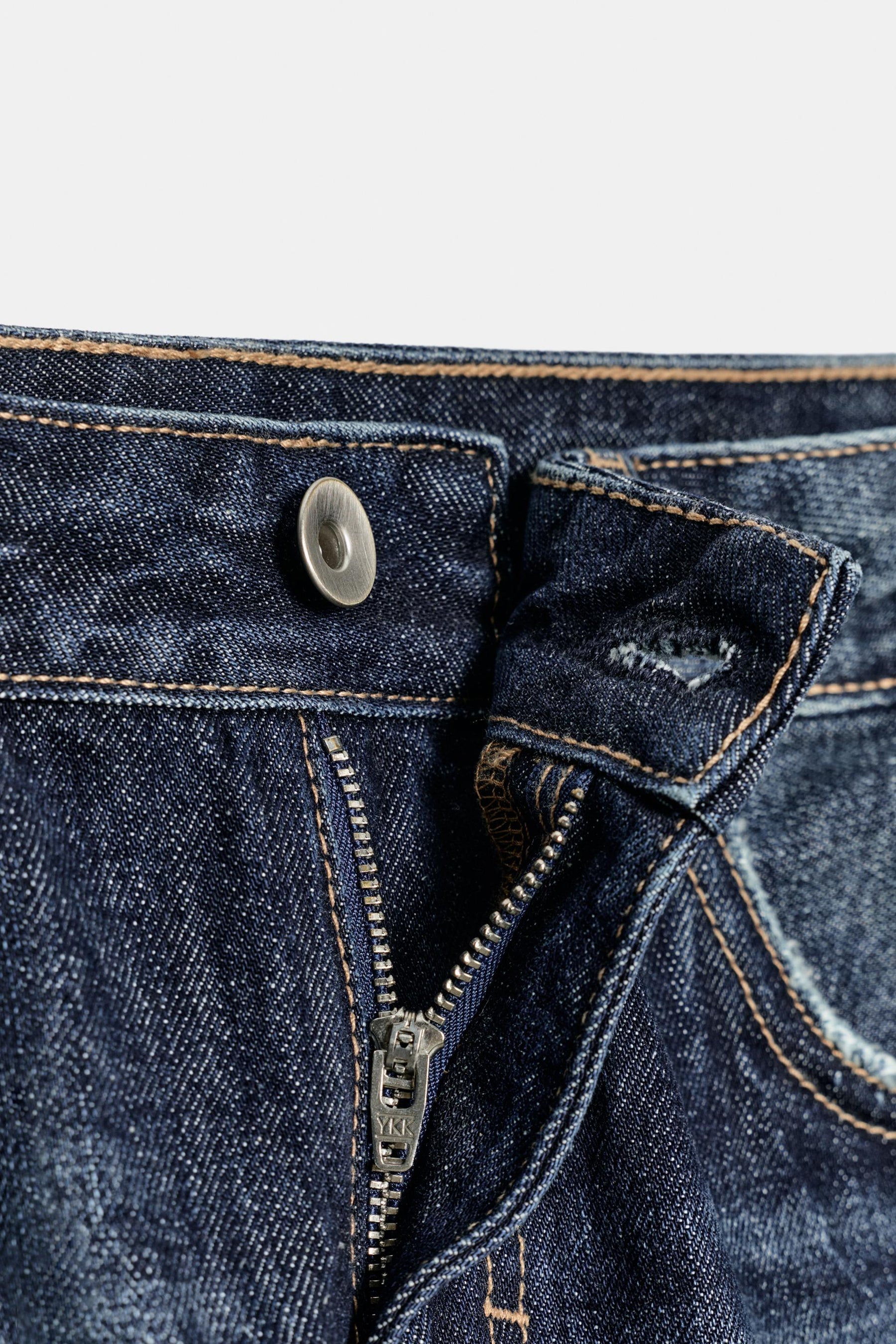 Gerade geschnittene Jeans mit niedrigem Bund