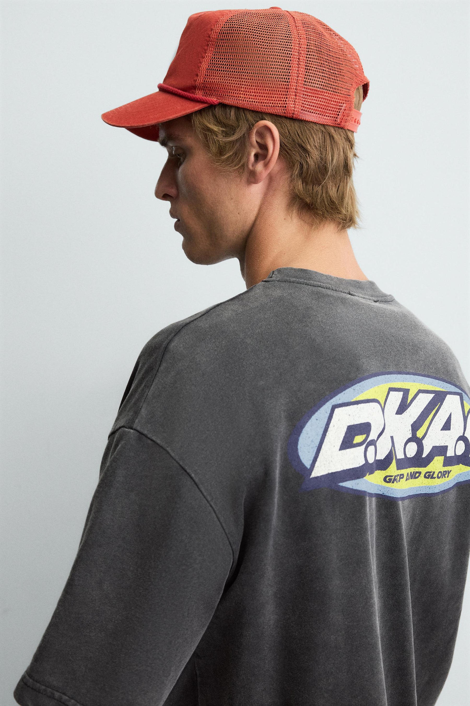 T-SHIRT WITH LOGO GRAPHICS - Image 8