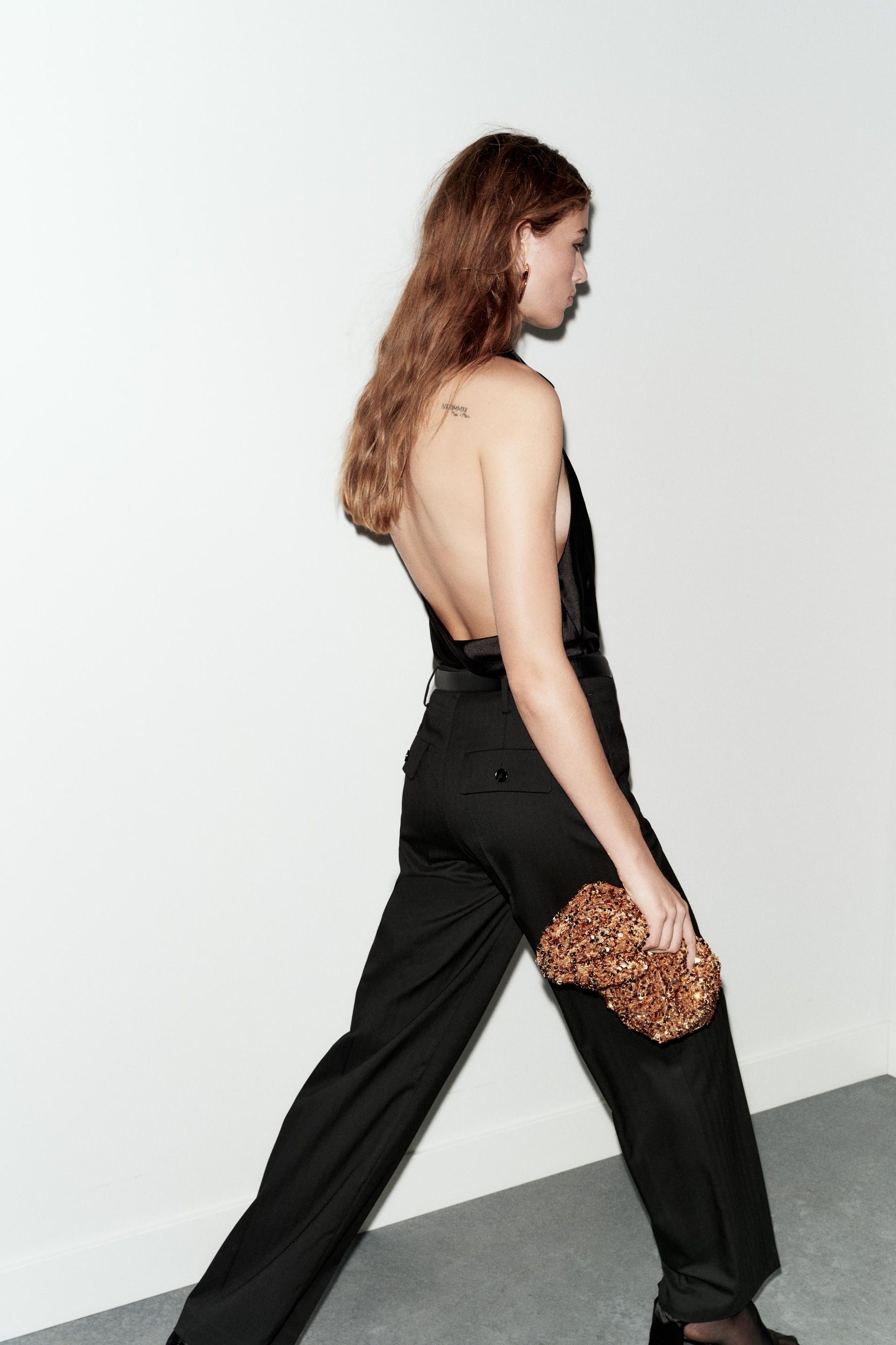 Hochtaillierte Hose mit Gürtel