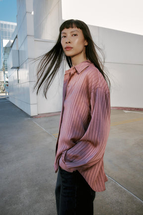 GESTREIFTES SATINHEMD