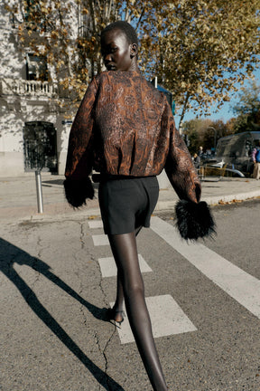 MINI-SKORRT MIT GÜRTEL