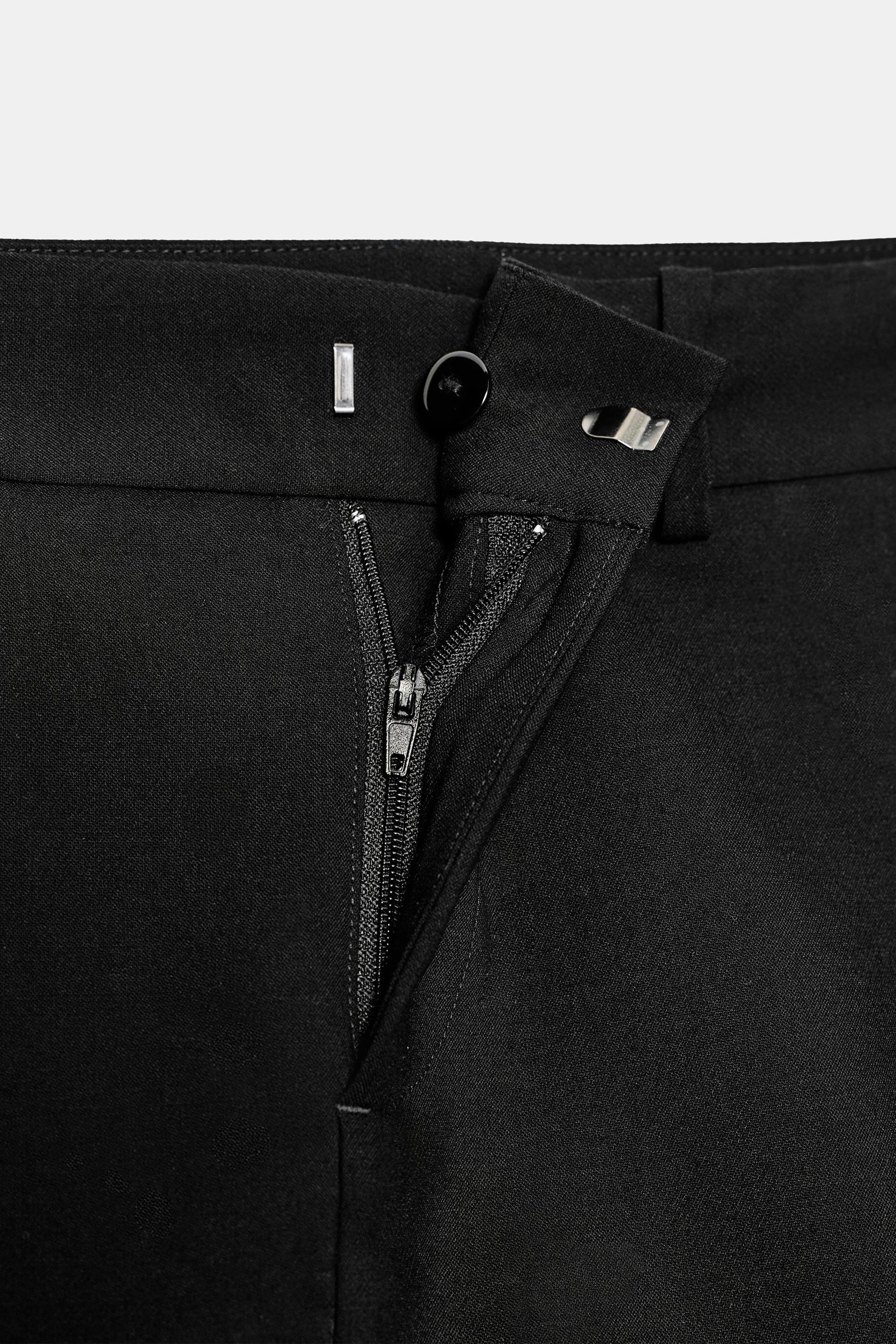 MINI-SKORRT MIT GÜRTEL